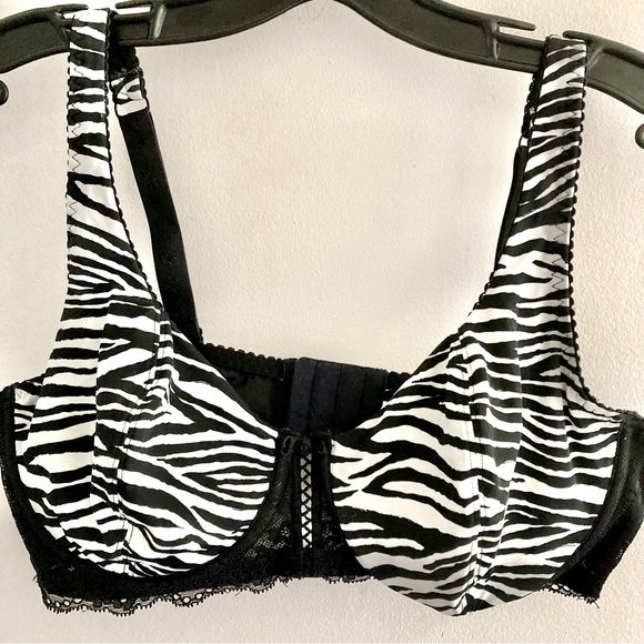 Intimates | New Zebra Pattern Bra - Picture 2 of 15